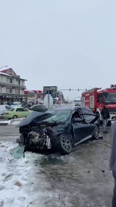 Kar yağışı trafik kazalarına neden oldu