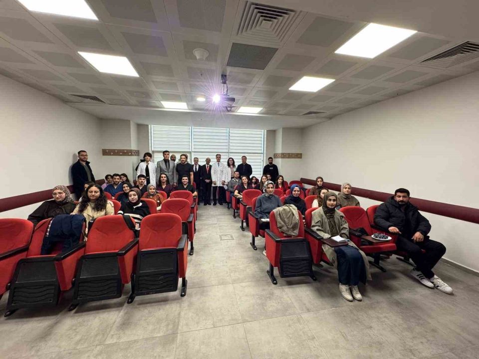 Erzincan Valisi Hamza Aydoğdu tıp öğrencisine doğum günü sürprizi yaptı