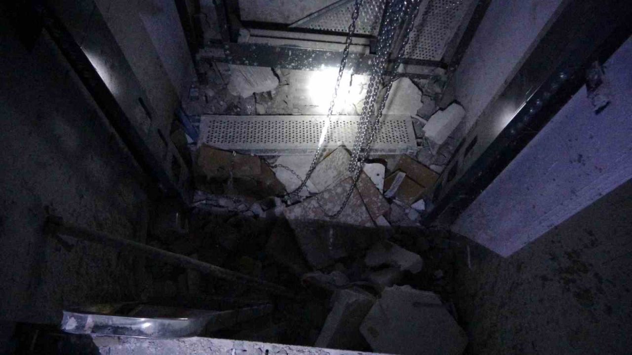 Asansör montajı sırasında 3 metreden düşen işçi ağır yaralandı