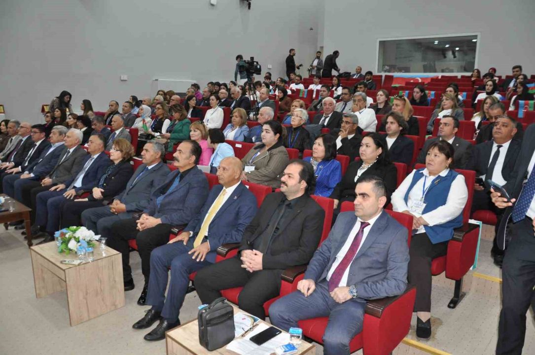 Kars’ta ‘Türk Dünyası’nda Azerbaycan Türkçesi ve Edebiyatı Araştırmaları’ sempozyumu