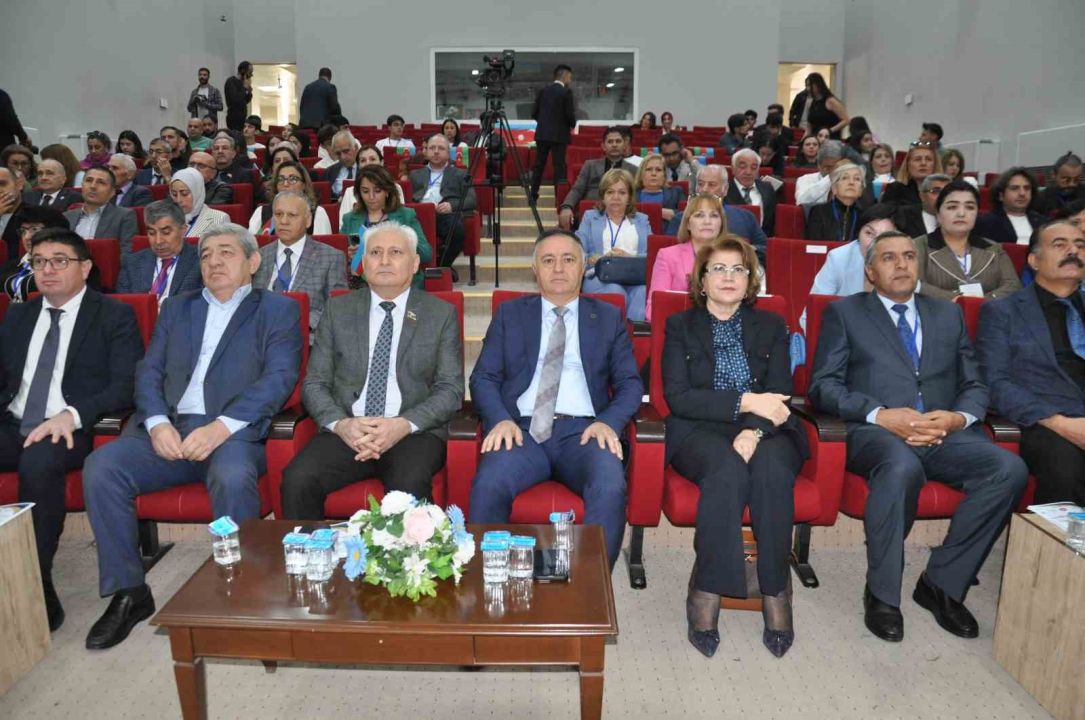 Kars’ta ‘Türk Dünyası’nda Azerbaycan Türkçesi ve Edebiyatı Araştırmaları’ sempozyumu