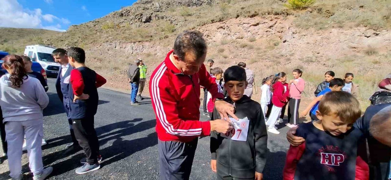 Koşan yıldızlar Posof’ta parladı