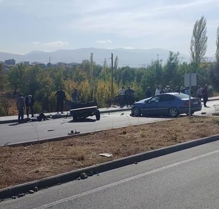 Üç aracın karıştığı kazada, 1’i ağır 3 kişi yaralandı