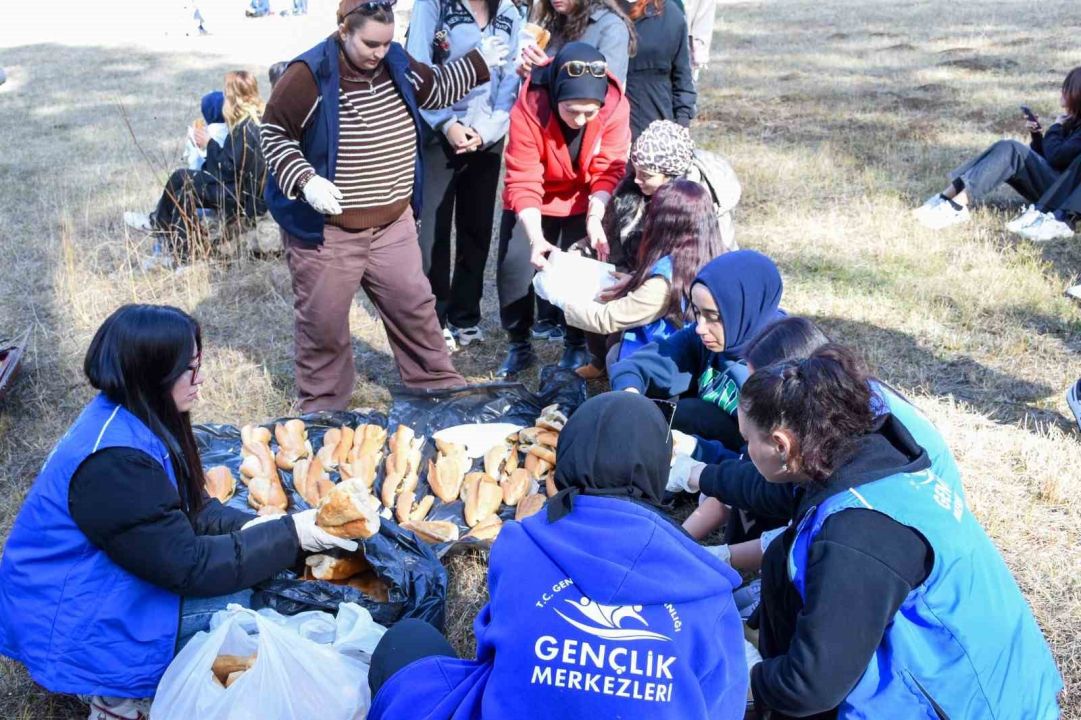Erzurum'da öğrenciler doğa ile iç içe eğlendi