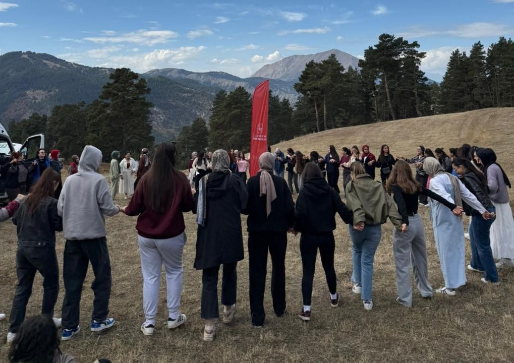 Erzurum'da öğrenciler doğa ile iç içe eğlendi