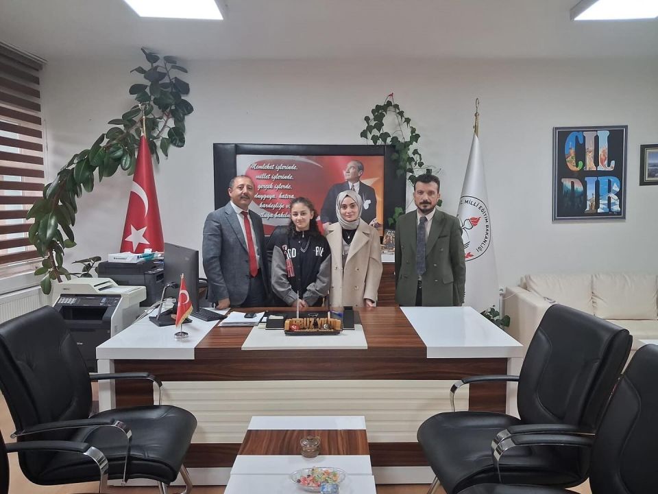 Başarılı öğrenciler ödüllendirildi