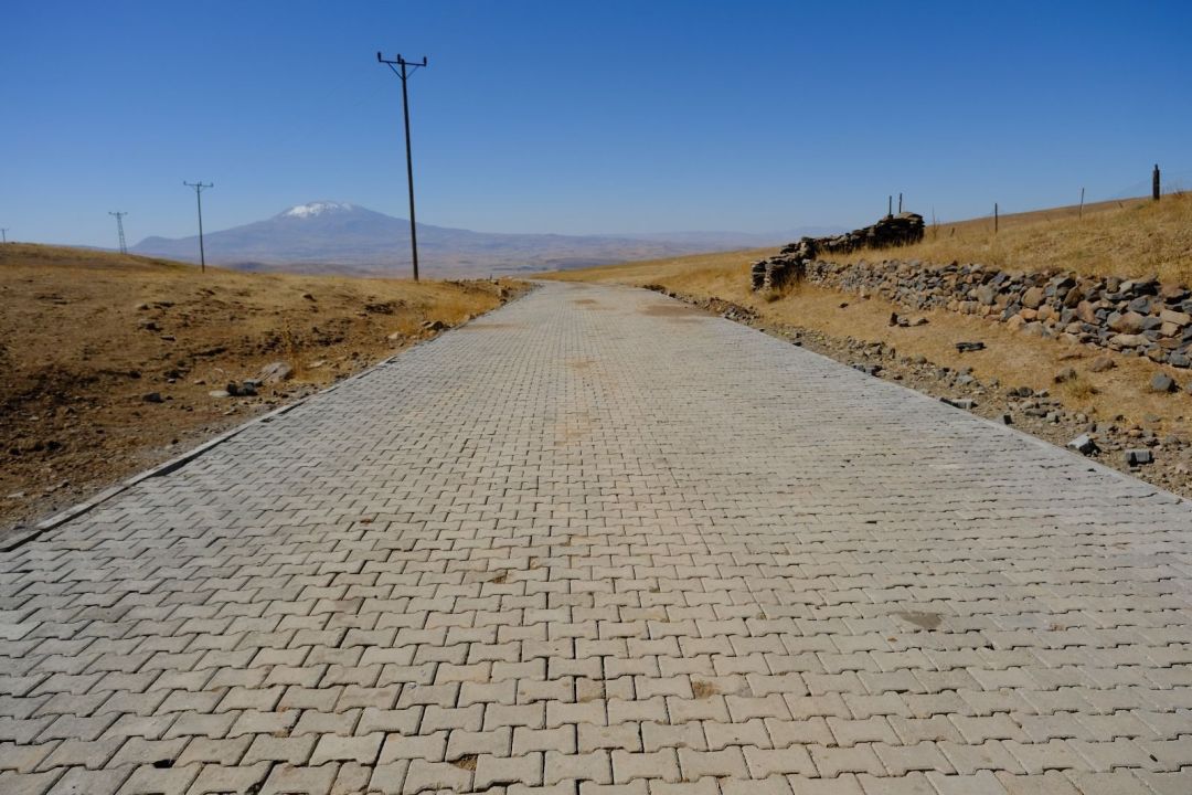 Köye kilitli parke taşı