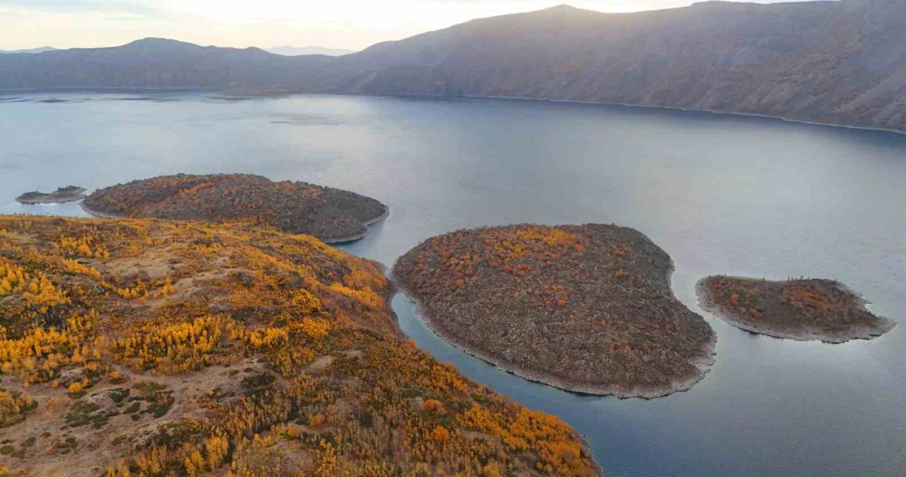 Nemrut Kalderası’ndaki sonbahar güzelliği mest etti