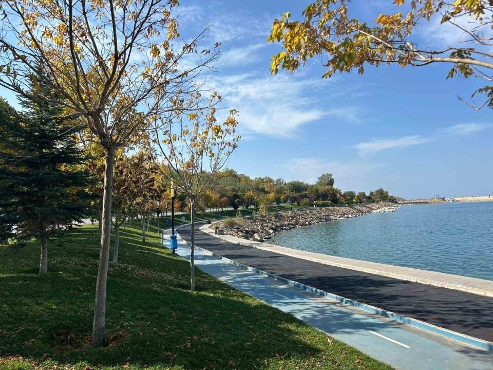 Akdeniz iklimi Van Gölü Havzası’nı etkisi altına alıyor