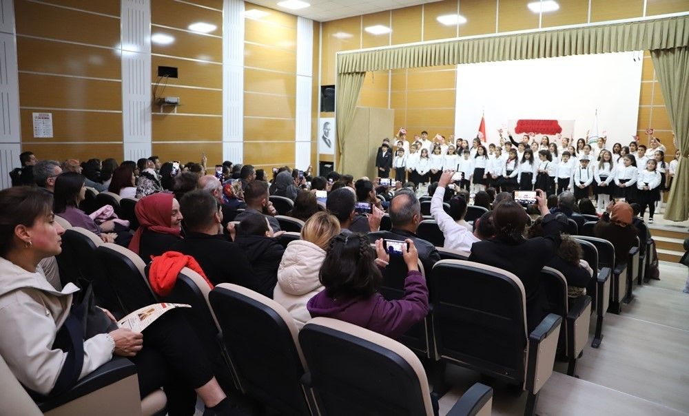 Ardahan Belediyesi Nuri Vatan Kültür Merkezi’nde 29 Ekim gösterisi