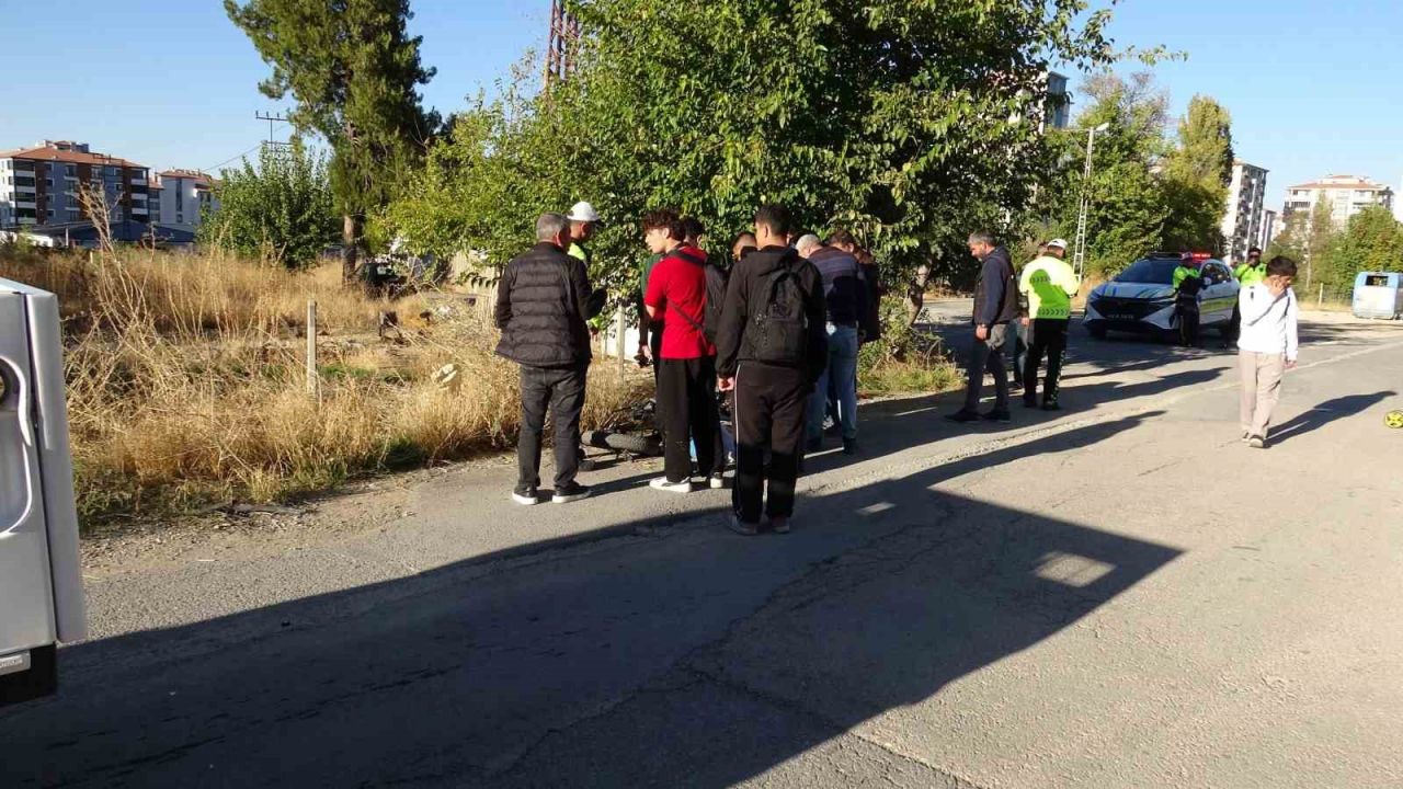 Malatya’da kamyonet ile elektrikli bisiklet çarpıştı: 2 yaralı