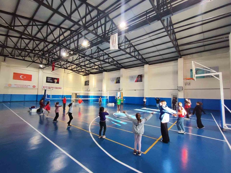 Muaş Varto’da voleybol kursuna yoğun ilgi