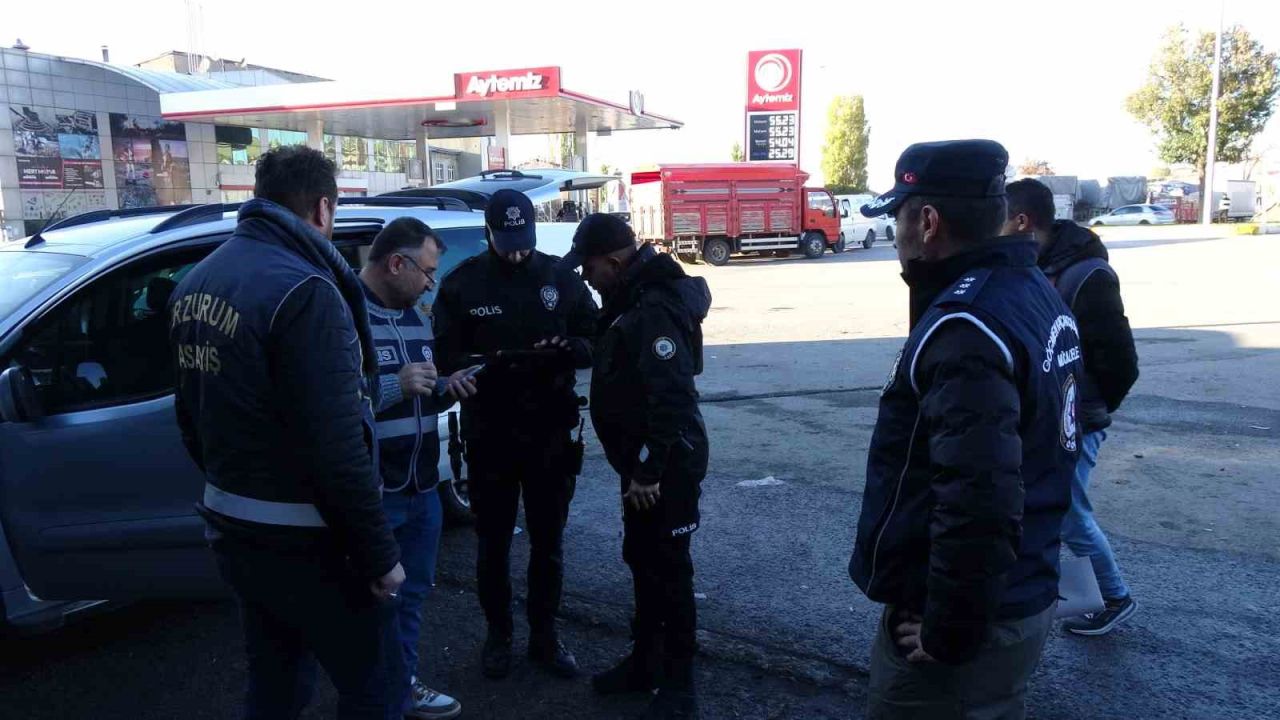 Polis Erzurum'da göçmen operasyonu gerçekleştirdi