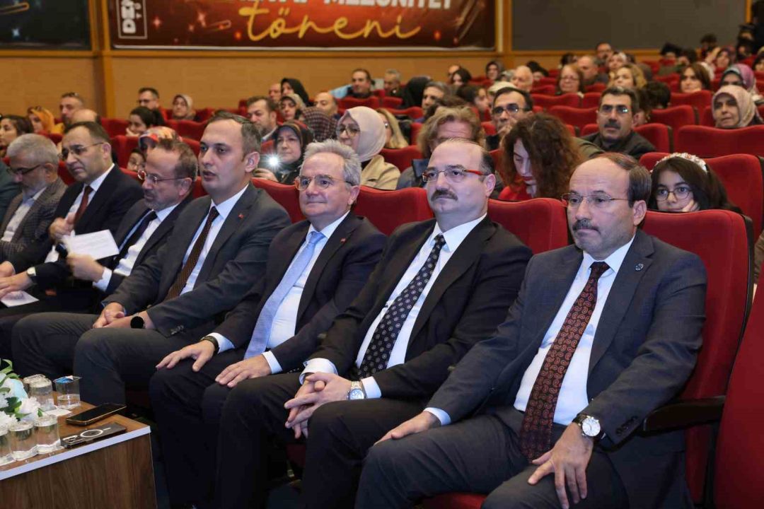 Erzurum'da geleceğin teknoloji yıldızları Deneyap Mezuniyet töreninde buluştu