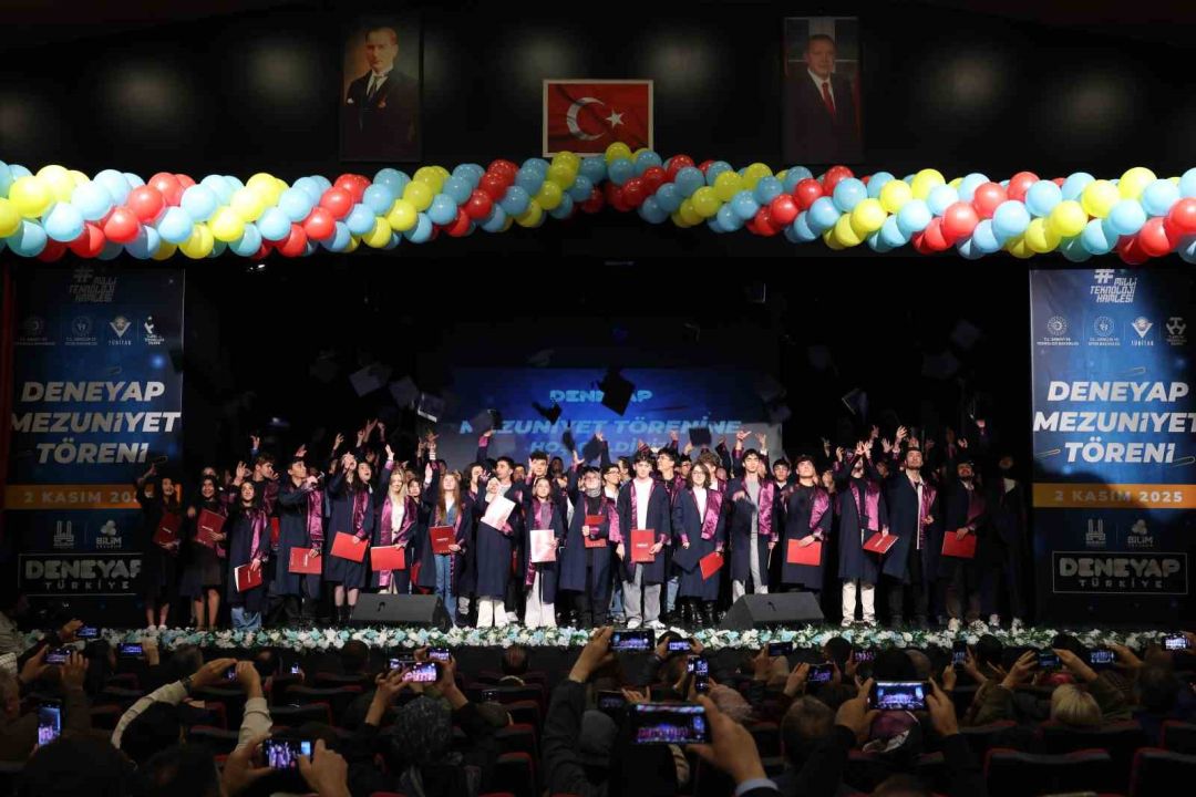 Erzurum'da geleceğin teknoloji yıldızları Deneyap Mezuniyet töreninde buluştu