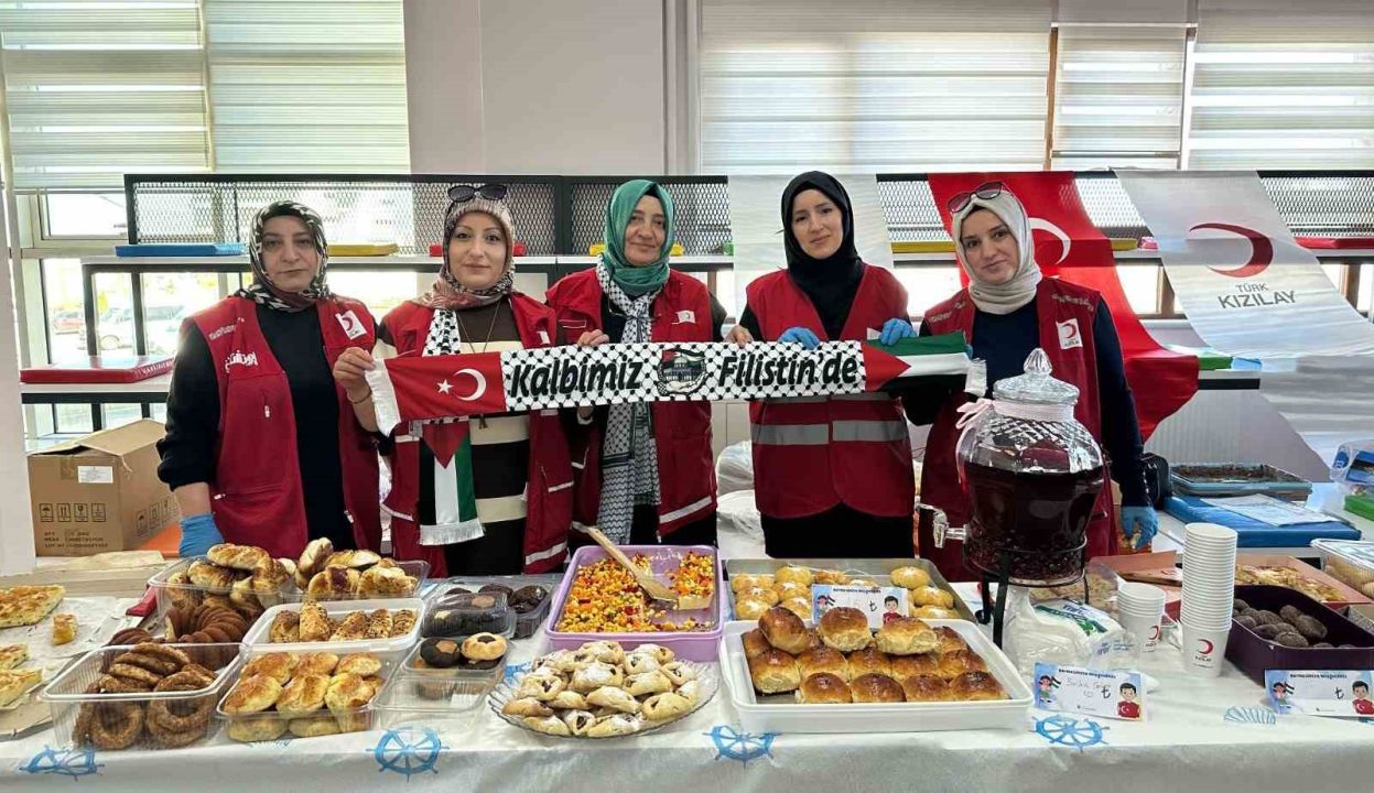Erzurum'da Atatürk Üniversitesi Özel Vakıf Okullarından Filistin’e destek