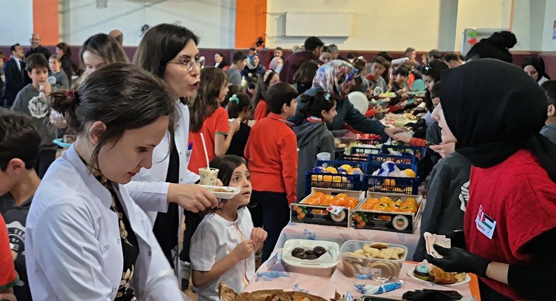 Erzurum'da Atatürk Üniversitesi Özel Vakıf Okullarından Filistin’e destek