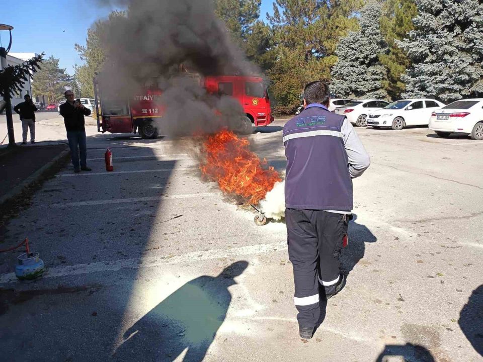 Erzincan’da güvenlik için güç birliği: İşletme binasında acil durum senaryosu uygulandı