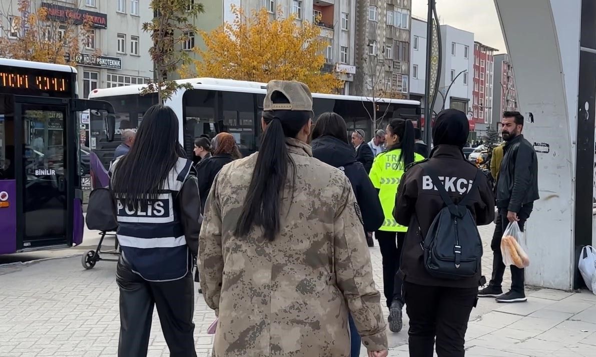Kadın kolluk güçleri alana indi: Yüksekova’da polis, jandarma, bekçi ve zabıtadan kadına yönelik şiddetle mücadele seferberliği
