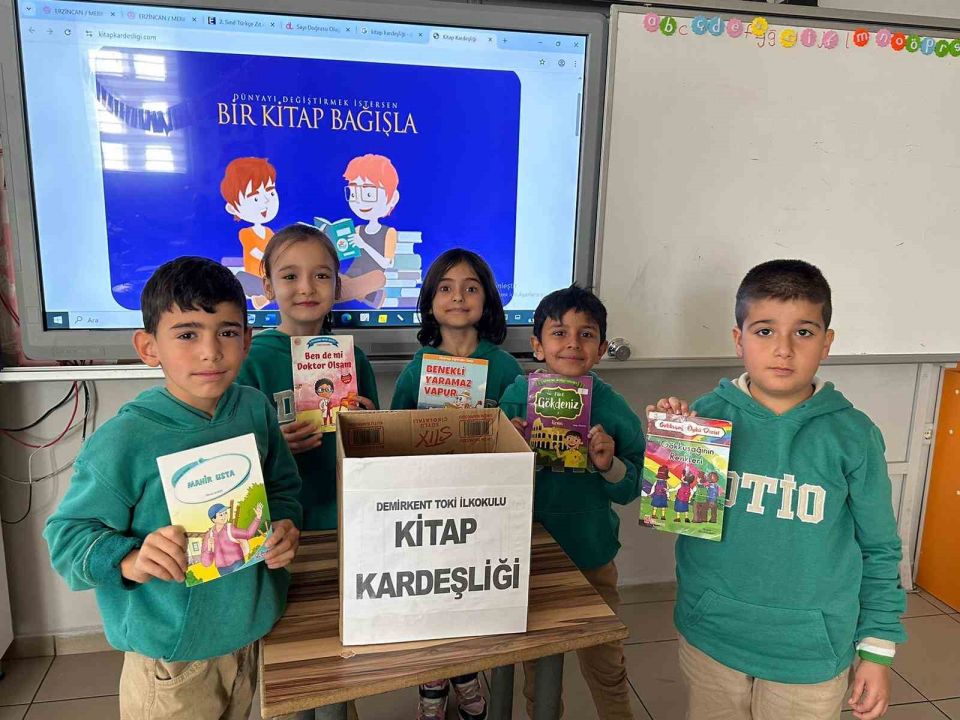 Demirkent TOKİ Öğrencilerinden 29 Ekim İlkokulu’na kitap kardeşliği