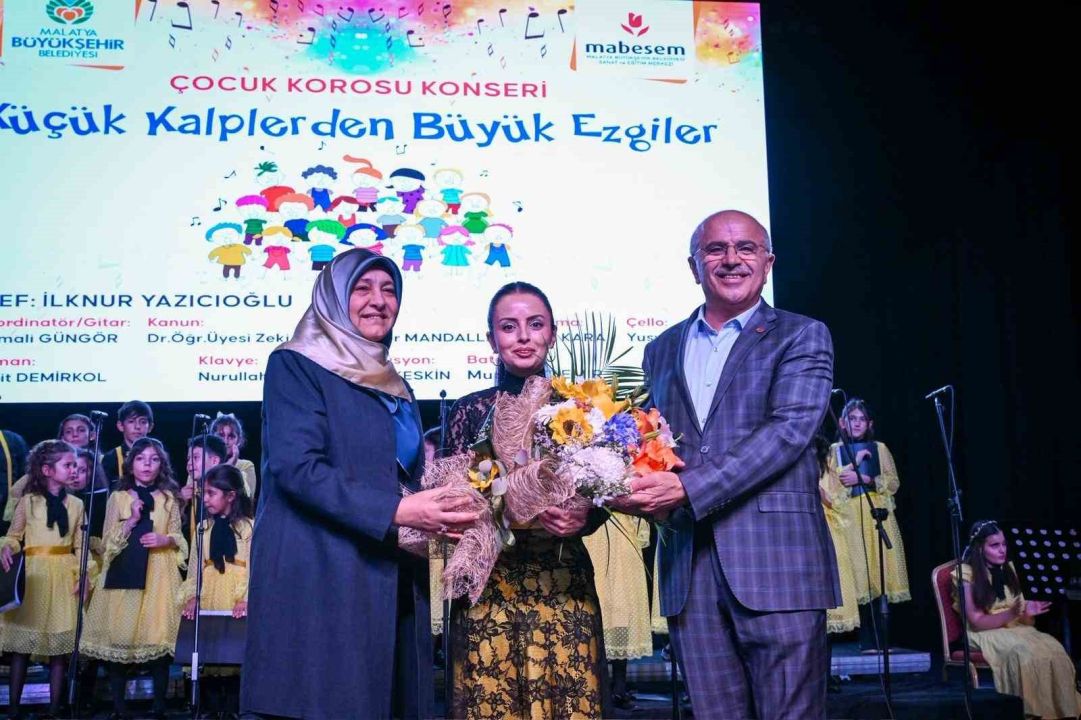 Küçük kalplerden büyük ezgiler çocuk korosu konseri