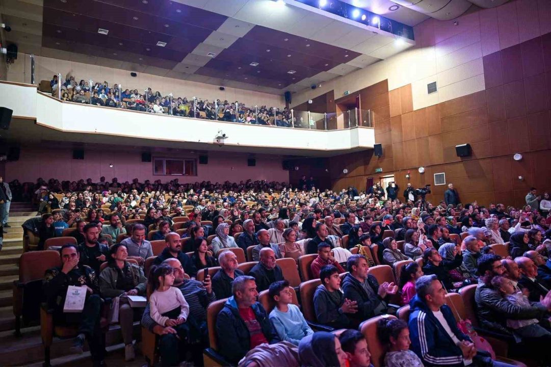 Küçük kalplerden büyük ezgiler çocuk korosu konseri