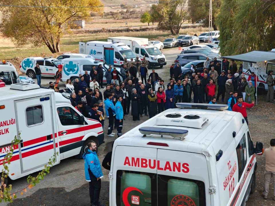 Sağlık yöneticileri Van'da afet farkındalık kampında buluştu