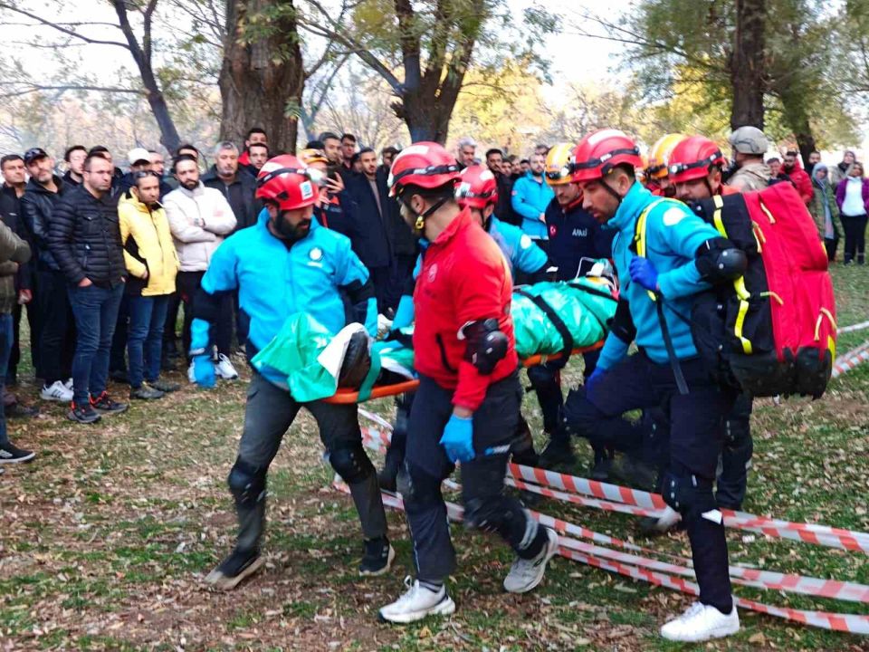 Sağlık yöneticileri Van'da afet farkındalık kampında buluştu