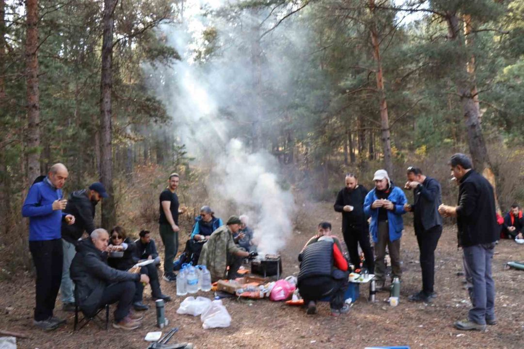 Doğal güzelliklerin içinde 16 km yürüdüler
