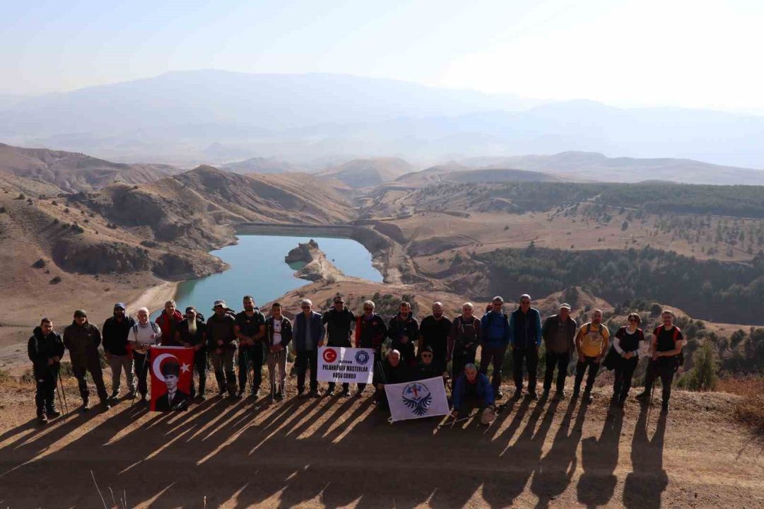 Doğal güzelliklerin içinde 16 km yürüdüler