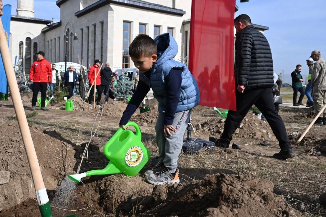 3 bin fidan Erzurum’da toprakla buluştu