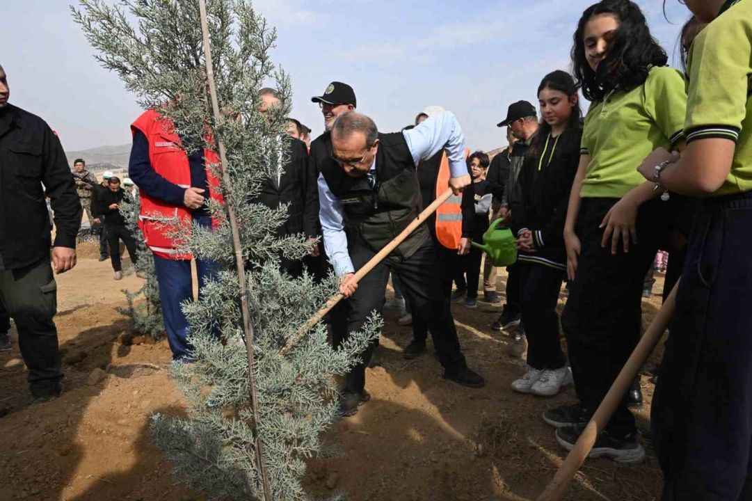 Malatya’da 733 bin fidan toprakla buluştu