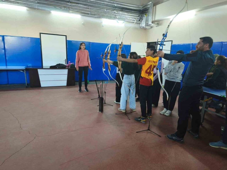 Muş-Korkut’ta okçuluk antrenmanları yoğun katılımla sürüyor