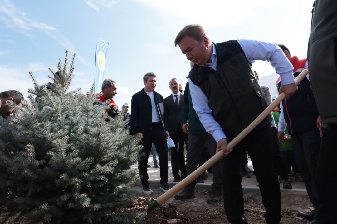 Erzincan’da 14 bin fidan toprakla buluştu