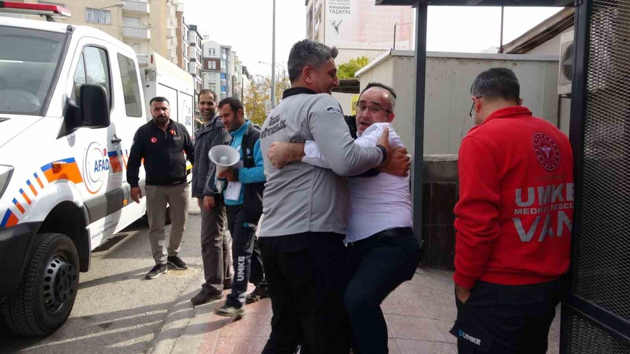 Lokman Hekim Van Hastanesinde deprem tatbikatı yapıldı