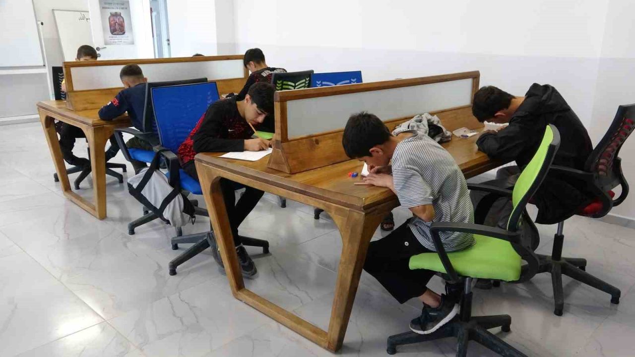 Van’da öğrenciler ara tatilde hem öğrendi hem yarıştı