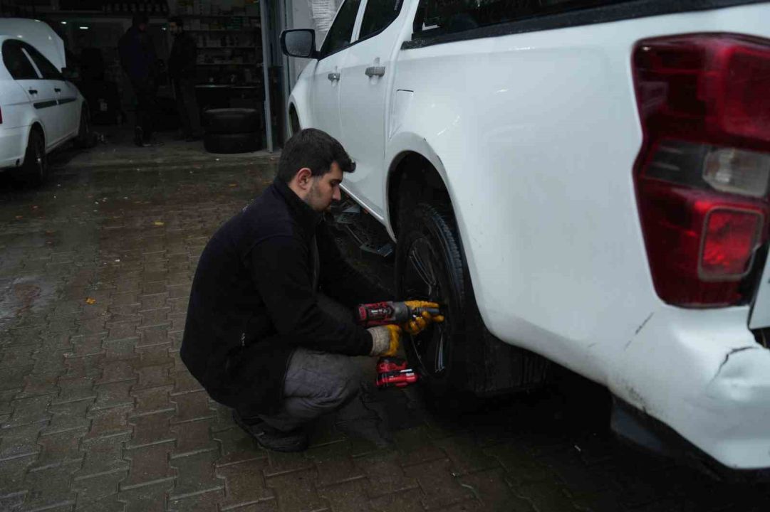 Muş’ta yüksek kesimlere kar yağdı