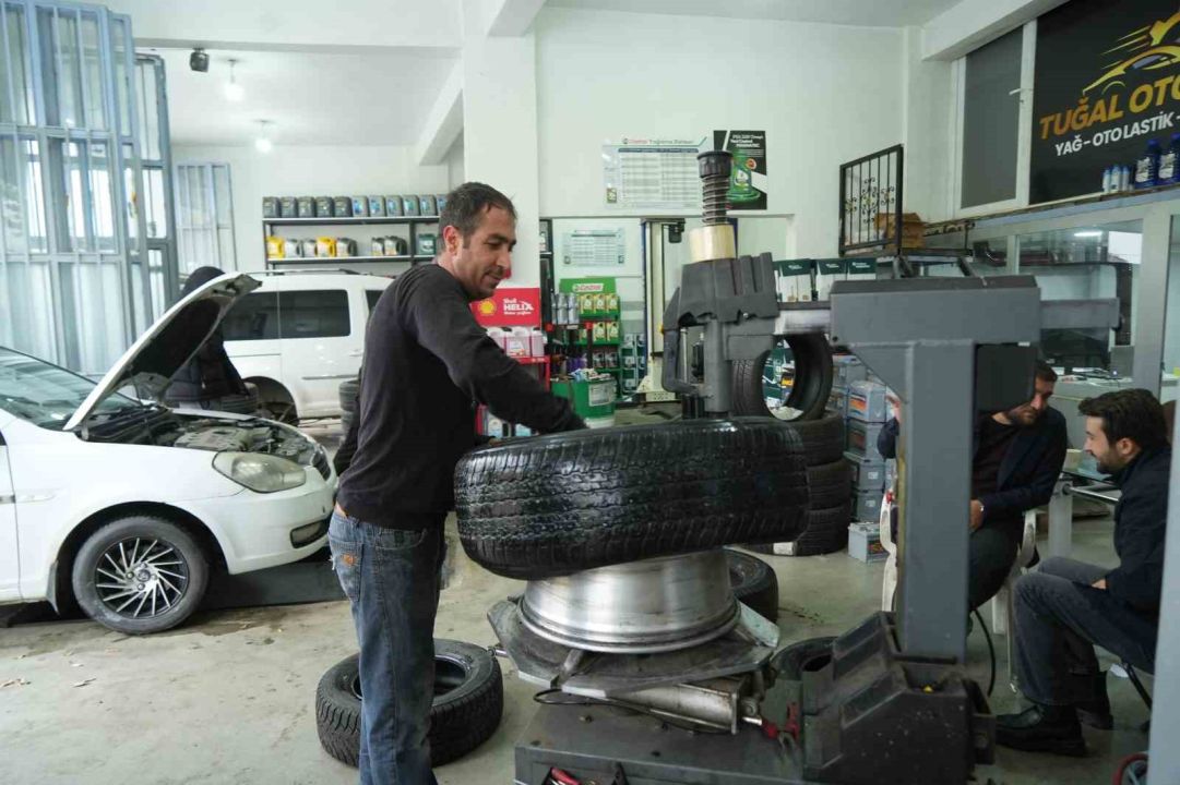 Muş’ta yüksek kesimlere kar yağdı