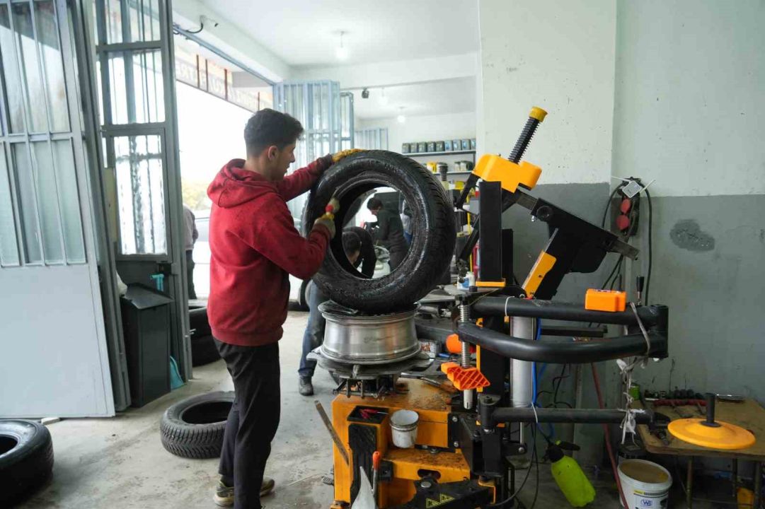 Muş’ta yüksek kesimlere kar yağdı