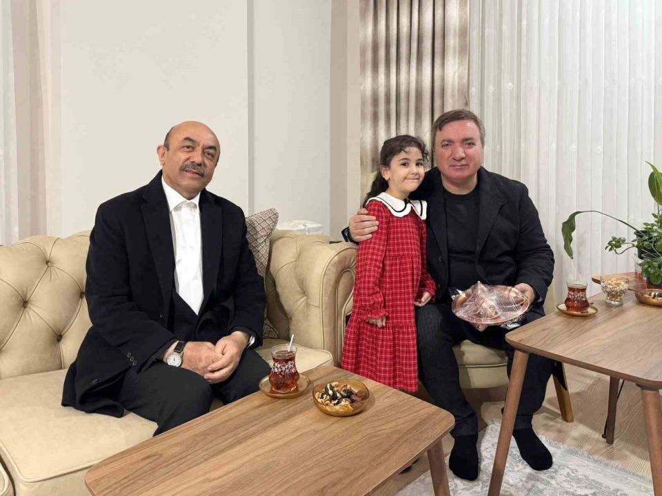 Bir çocuğun samimiyeti: Vali Aydoğdu Beyza’nın misafiri oldu