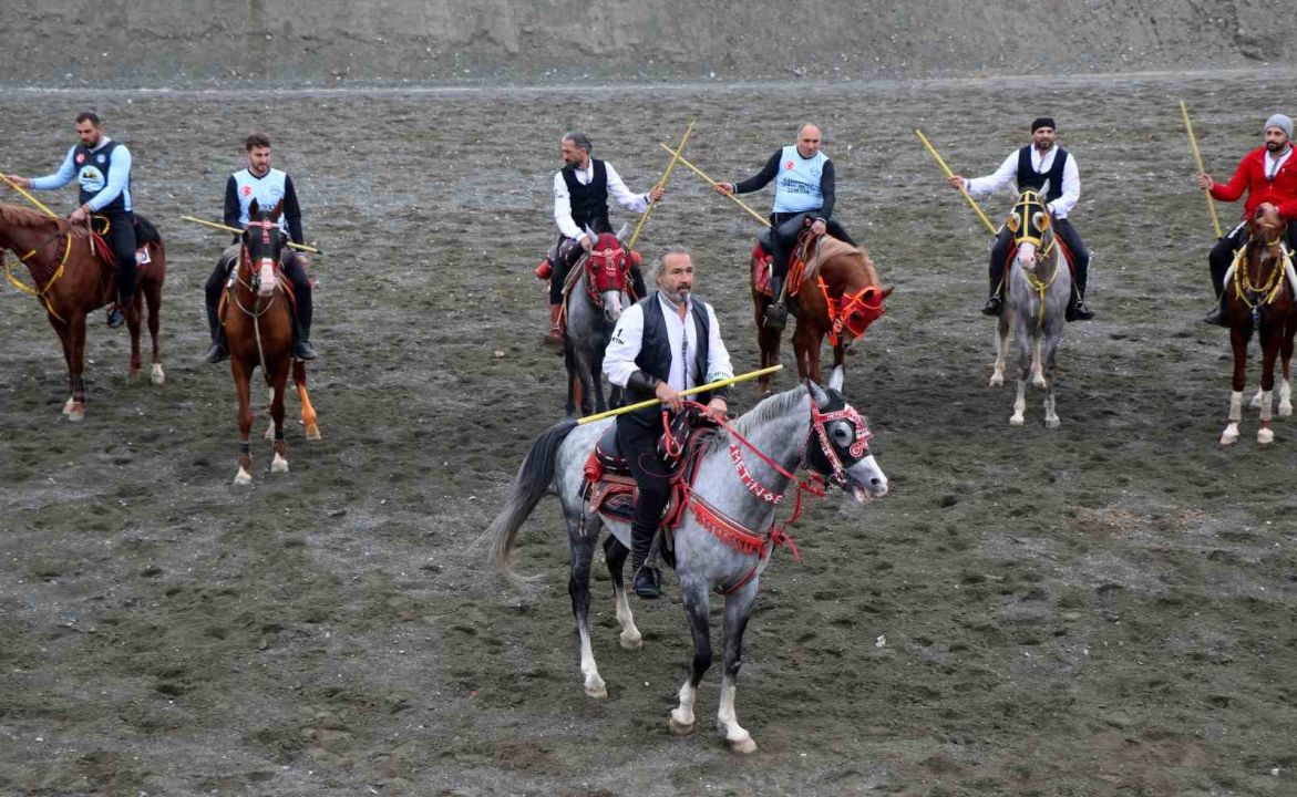 Atlı sporun asırlık geleneği Erzincan’da sürdürülüyor
