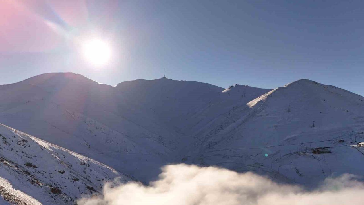 Palandöken sislerin içinde kayboldu