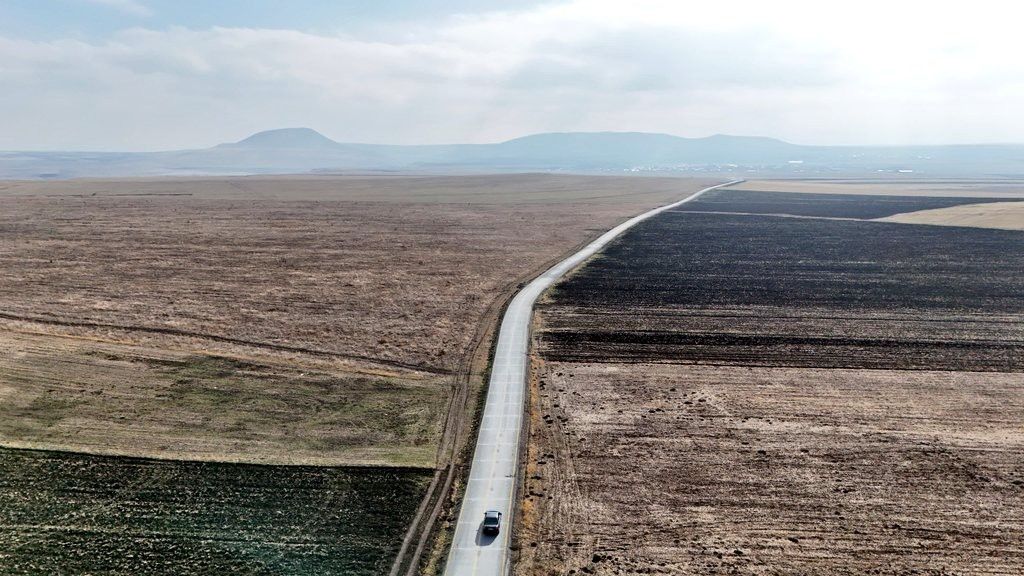 Geçit köyü beton yola kavuştu