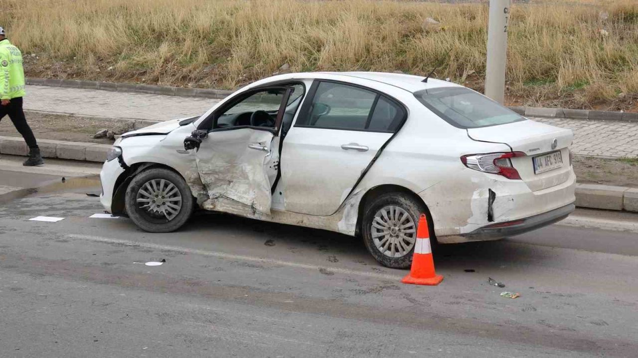 Malatya’da araçlar çarpıştı: 2 yaralı