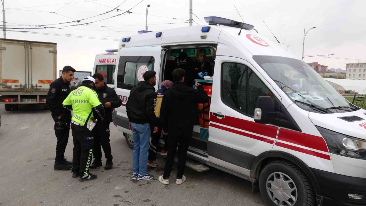 Malatya’da araçlar çarpıştı: 2 yaralı