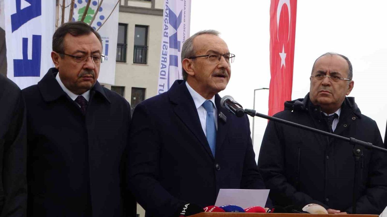 Deprem konutlarının anahtar teslimi sürüyor