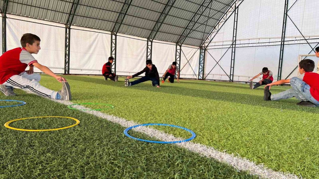 Muş Varto’da futbol kursu sürüyor