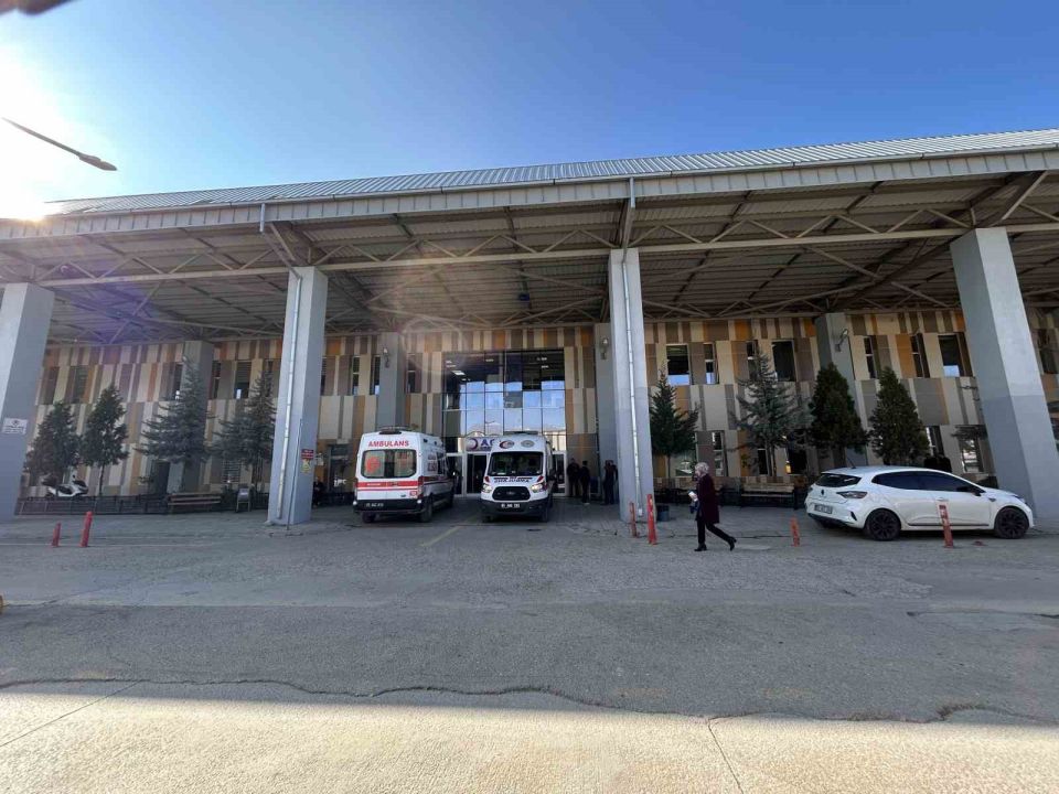 Van’da zehirlenme şüphesiyle hastaneye kaldırıldı