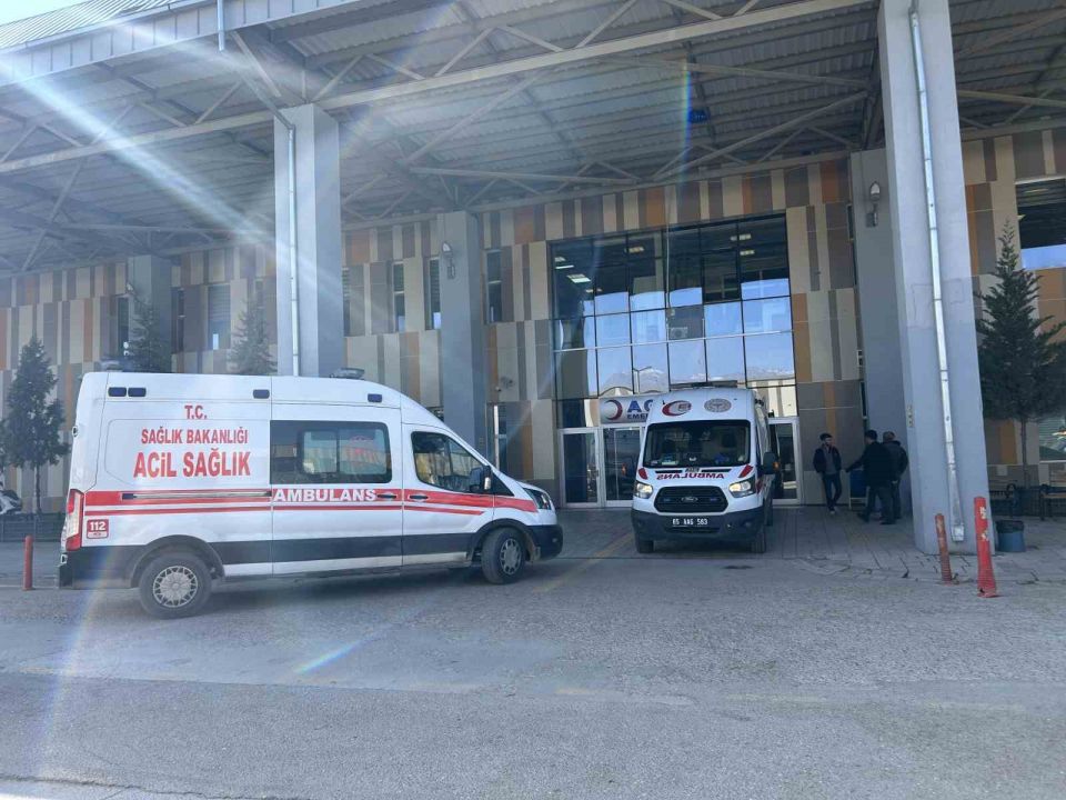 Van’da zehirlenme şüphesiyle hastaneye kaldırıldı