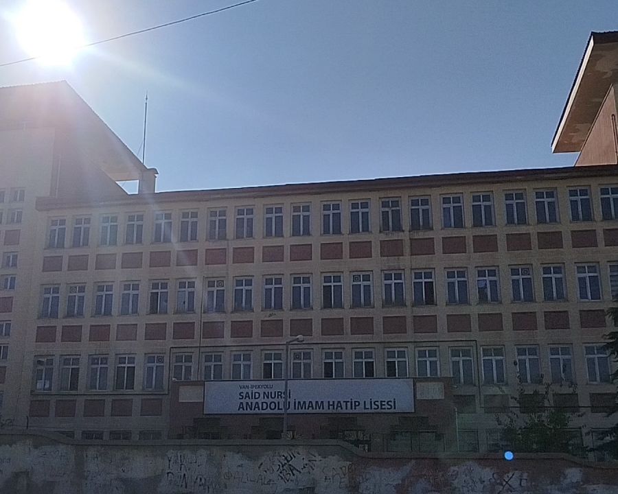 Van’da zehirlenme şüphesiyle hastaneye kaldırıldı